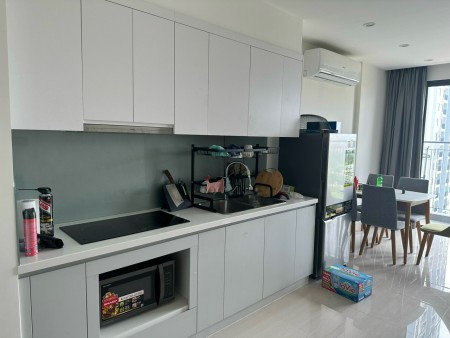 Bán gấp căn hộ 2pn+1, full nội thất, giá 3.3 tỷ bao phí. LH: 0382.938.918