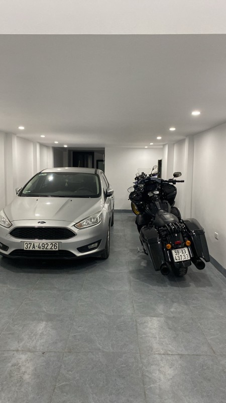 Bán nhà Chùa Láng, oto vào nhà, 61m x 7 tầng thang máy, kinh doanh văn phòng, giảm giá còn 15,3 tỷ