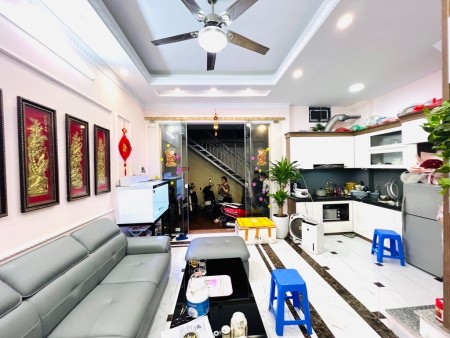 Em có nhà bán tại Hai Bà Trưng, sát mặt phố sầm uất, siêu nhiều tiện ích, giá chỉ 4,99 tỷ