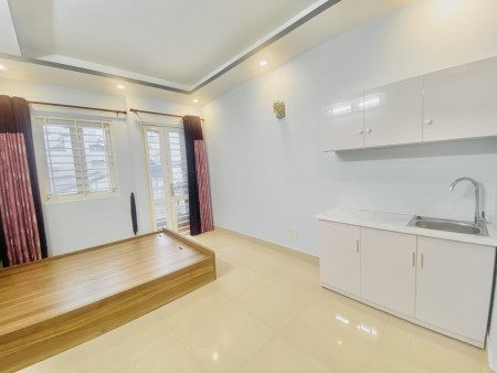 Cho thuê căn hộ studio/bc, 6.000.000 đ, lầu 101, LH: 0862133042 (Tiến Đạt)