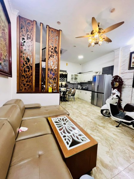 Nhà quận trung tâm Hà Nội, diện tích 37M2 mà chỉ có 5.6 tỷ. Không mua nhà này thì mua nhà nào?