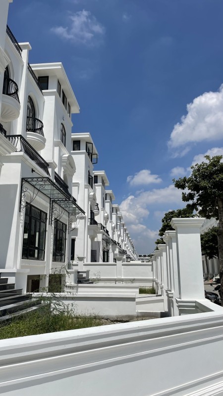 Chính chủ cần bán gấp căn liền kề mặt đường 22,5m dự án Louis City Hoàng Mai 134m2