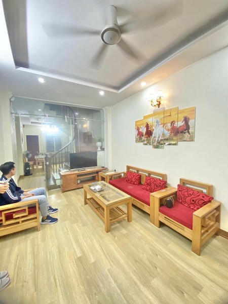 Nhà VIP Cầu Giấy DT 39M2 có giá 6,8 tỷ. Tại sao nên mua ư? Vì nhà quá đẹp! Call me: 0977495463