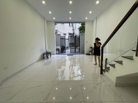 Bán gấp lô góc, ô tô, thang máy, Minh Khai - Hai Bà Trưng. DT 50 m2 * 6T, MT5.5, giá 11 tỷ.