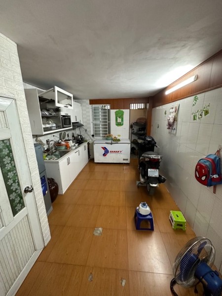 Cần bán nhà Định Công Hạ, 32m2 x 4 tầng, MT 4m, Ô tô đỗ cửa, 20m ra phố lớn, giá 2.15 tỷ