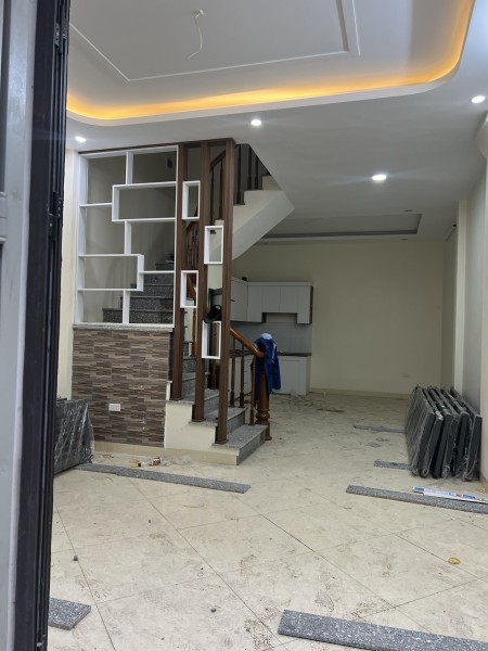 3 Tầng, 42M2. Giá chỉ hơn 2 tỷ gần KDT Đô Ngĩa, đại học Phenika