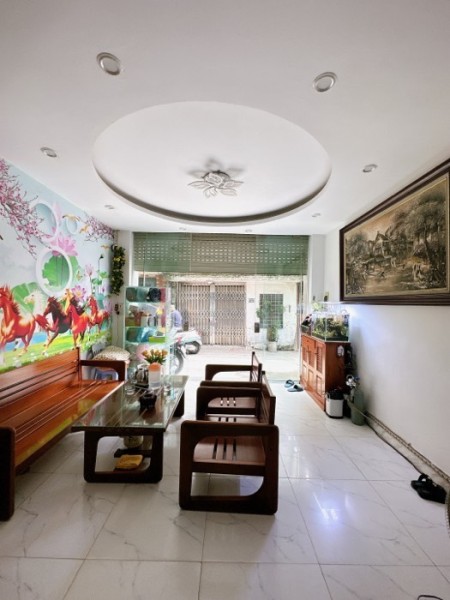 Bán nhà phố Lĩnh Nam, dành cho gia đình nhỏ, mặt ngõ, ngõ thông tứ phía, buôn bán nhỏ.