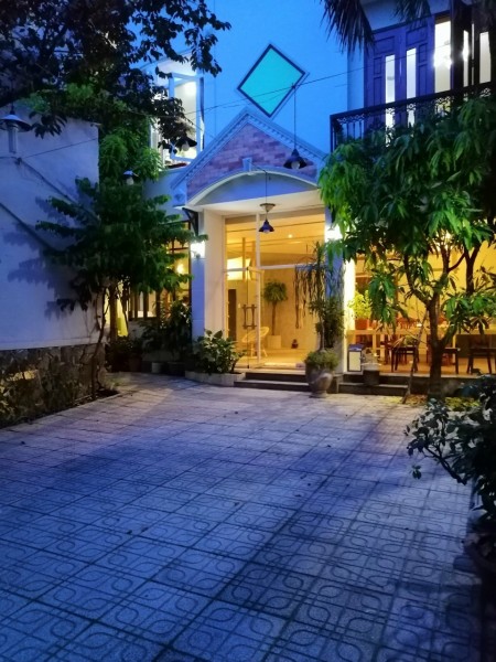 Chỉ 138 triệu/m2 sở hữu nhà biệt thự Bình Thạnh. Gồm 2 tòa nhà nằm trên khuôn viên đất 303,7 m2