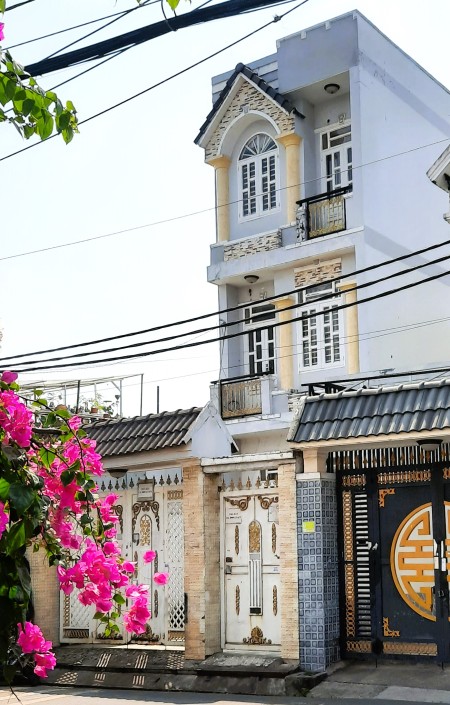 Nhà đúc 3 tầng đẹp chính chủ, Hóc Môn