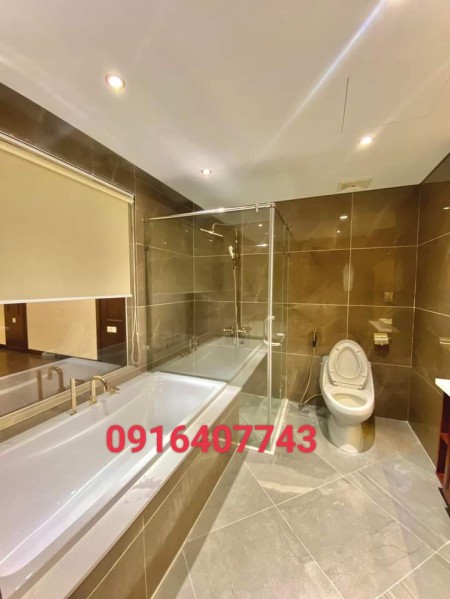 Cần bán căn hộ HC Golden, Long Biên. Hướng 120m2, 3pn2vs, cách cầu Chương Dương 2km.