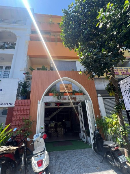 Sang nhà hàng chay Mọc Lam Quận 2
