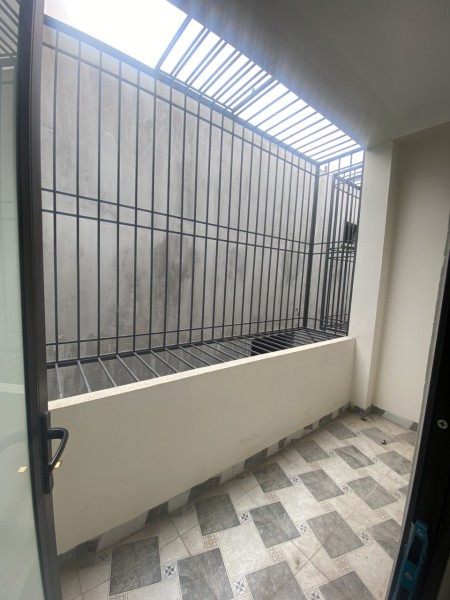 Ngay gần Đông La, Yên Nghĩa, nhỉnh 2 tỉ có ngay nhà 48m2, 3 tầng đầy đủ công năng