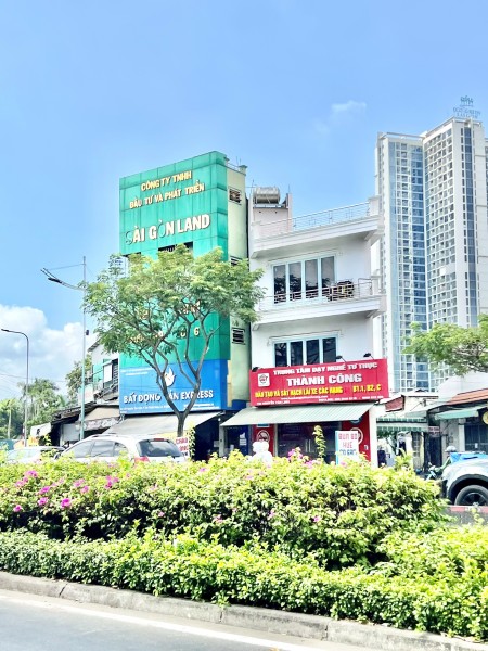 Hàng hiếm - Nhà 2 lầu góc 3 mặt tiền Nguyễn Văn Linh Q7. DT: 5x22m giá 13 tỷ