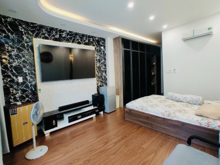 Nhà mặt tiền Đuòng Hoa Sữa DT 70m2 4 tầng 5pn giá 20tỷ 990