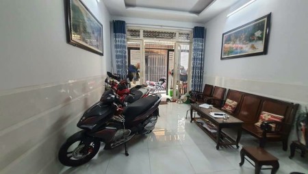 Nhà rộng ô tô đỗ cửa, gần Giang Ghẹ Trường Chinh, 4.25 tỷ