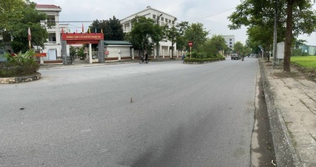 Cần bán gấp, đất Vĩnh Trung, ô tô vào nhà, an sinh đỉnh, 65m2, 2tỷ4