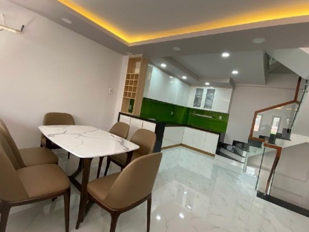 Chủ tặng full nội thất - Đi định cư - Nhà bán ngay CMT8, 5 tầng nhỉnh 7 tỷ