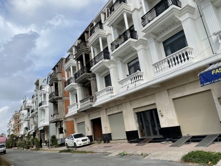 Bán nhà phố 1 trệt 3 lầu, mặt tiền chợ Bình Minh