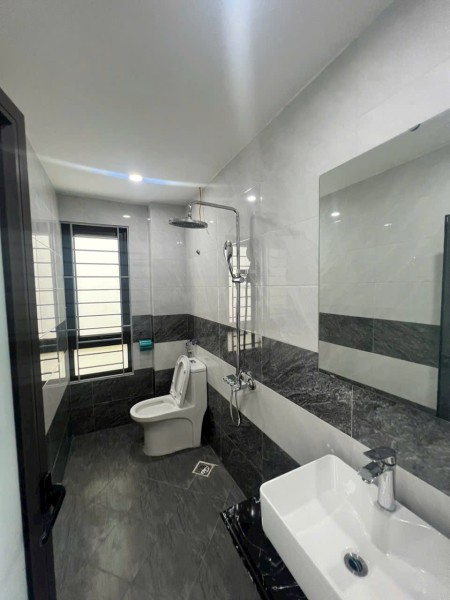 Bán nhà đẹp liền kề 2 căn khang trang 42m, 3.250 ty/ 1 căn