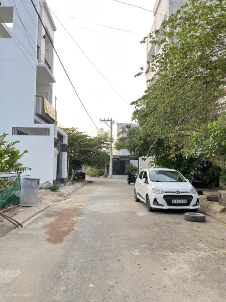 Bán gấp nền đất ngay trung tâm phường Phú Hữu