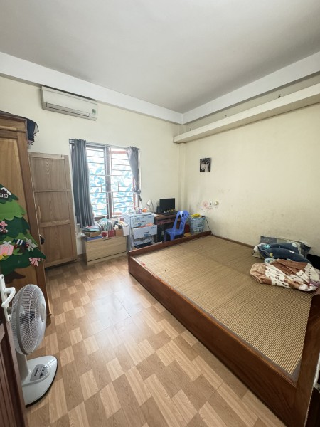 Bán gấp nhà 48m, giá 2.4 tỷ, sổ đỏ trao tay có nhay nhà ở