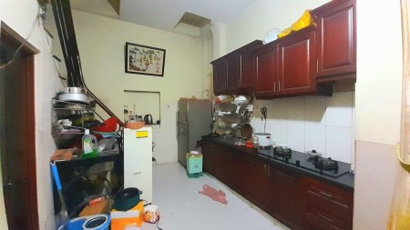 Nhà 4 tầng, lộ giới đường 30m, ngay chợ kinh doanh tốt