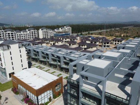 Chỉ L’aurora mới mang lại vẻ phồn vinh cho bạn. Dự án duy nhất giáp 4 mặt đường.+ Mặt đường