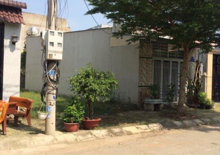 Tôi đang cần bán lô đất trong khu dân cư ấp 5 Phong Phú Bình Chánh gần bến xe q8.