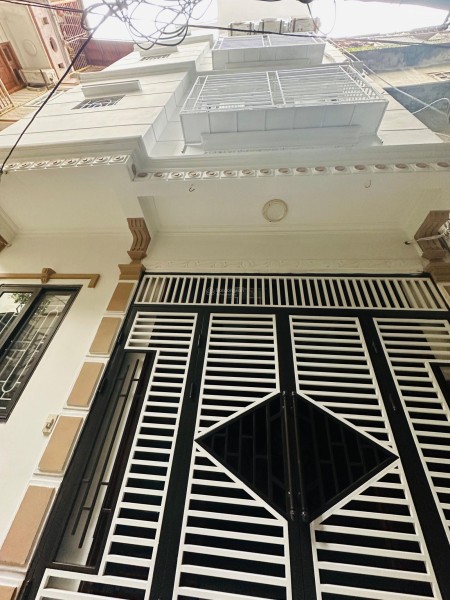 Nhà đẹp Nguyễn Phong Sắc, Cầu Giấy, lô góc 44m2×4T, mặt tiền 4,5M