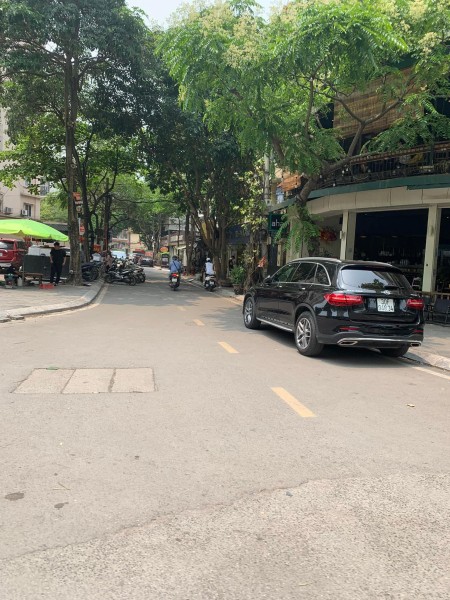 Nhà đẹp long lanh ở ngay, ba bước ra phố lớn, tiện ích ngập tràn - 7.x Tỷ.