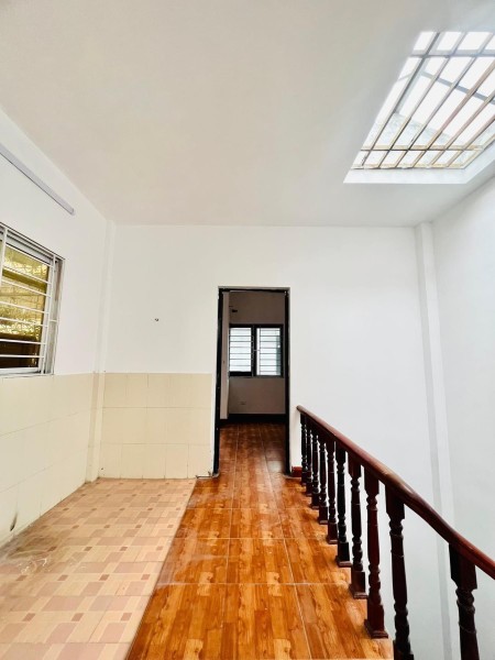 Bán nhà riêng tại Lạc Long Quân, Tây Hồ diện tích 45M2 giá 6.89 tỷ
