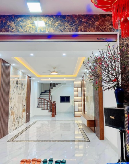 Nhà mặt ngõ rộng 3m - Ô tô đỗ ngay cửa
