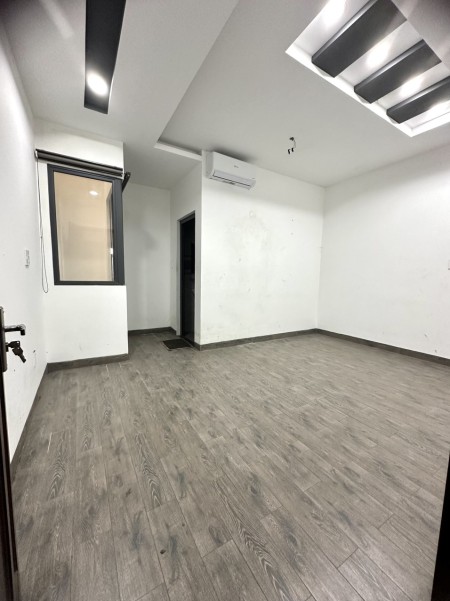 Nhà hẻm xe tải Ngô Chí Quốc, 4pn 5wc, sẵn năng lượng mặt trời, nội thất