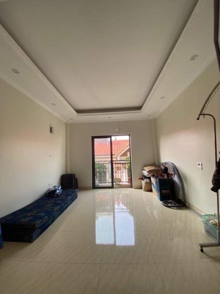 Cần bán nhà ngõ Tứ Liên thông thoáng, diện tích 47M2, 3 tầng, mặt tiền 4.6M, giá 4.3 tỷ