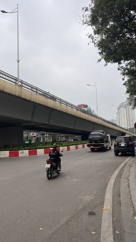 Cần tiền bán nhà MP Nguyễn Chí Thanh, Đống Đa, giảm chào còn 13,5 tỷ
