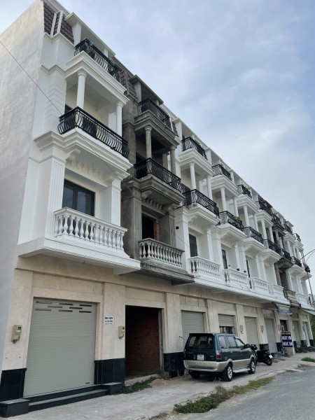 Bán nhà mặt phố 1 trệt 3 lầu - Gía tốt - Trung tâm thị xã Bình Minh