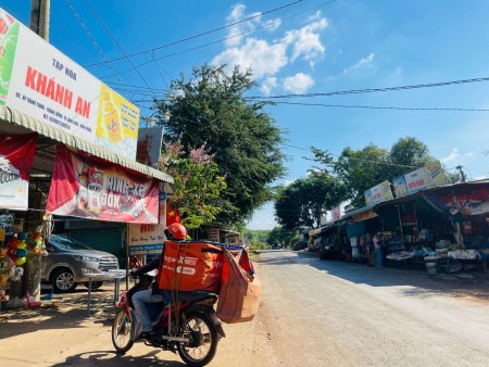 Bán 3 miếng (15x55=826m2) sổ riêng, trung tâm chợ thị xã, trường cấp 1 2 3 sát KCN. 290 triệu