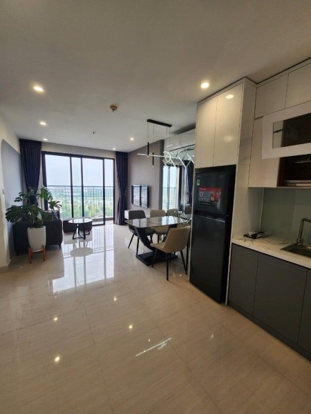 Căn hộ cao cấp Sky Center 81m2 2PN 14tr/tháng. Ngay sân bay Tân Sơn Nhất