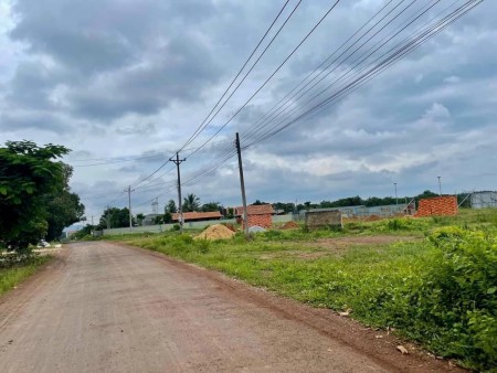 390 triệu, bán rẻ 4sổ full sổ riêng, thổ cư, (20x36=720m2) MT,QL13 vô, sát trường chợ KCN