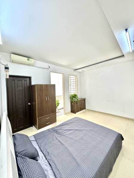 Phòng mới, đẹp, có ban công nội thất. Gần Ngã 5 Chuồng Chó