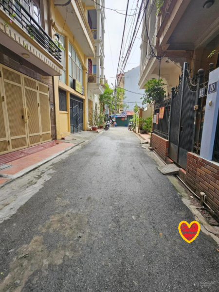 Cần Bán Nhà Nguyễn Đình Hoàn, An Ninh, dân trí cao, ngõ rộng 42m, 6.8 tỷ