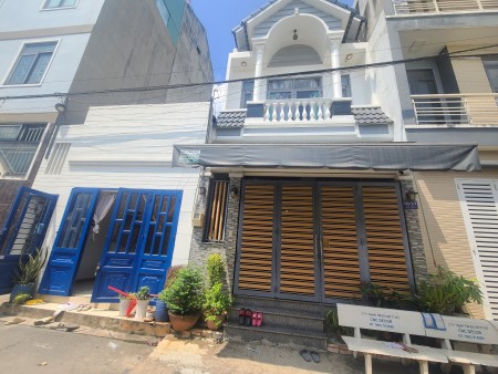 Bán nhà sát mặt đường Lã Xuân Oai, Q9, Giá Rẻ, 50m2, Sổ hồng hoàn công