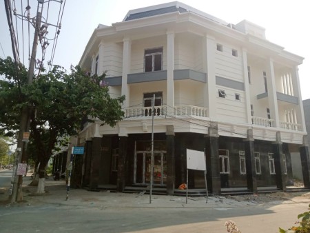 Bán nhà 2 mặt tiền cổng sau Pouchen thích hợp ở và kinh doanh