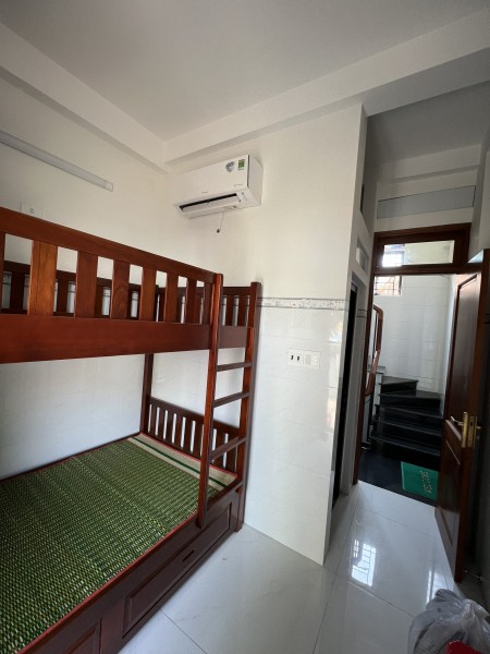 Phòng mới xây 12m2 mặt tiền Nguyễn Thái Học, sát ngay Phân Viện Sốt Rét - Trung Tâm Chỉnh Hình.