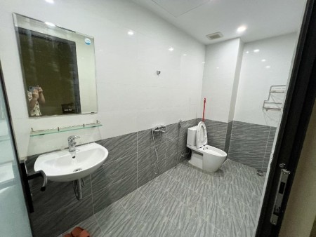 Gấp! Bán nhà Cầu Giấy, ô tô, ngõ to thoáng, gần phố 100m2x5T, nhỉnh 11 tỷ.