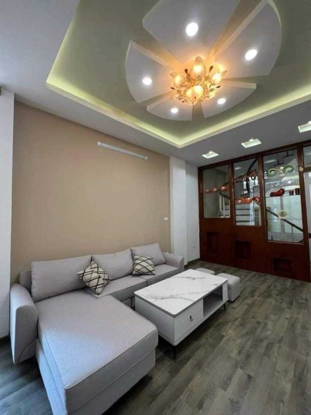 Bán gấp nhà phố Nguyễn Khang, quận Cầu Giấy