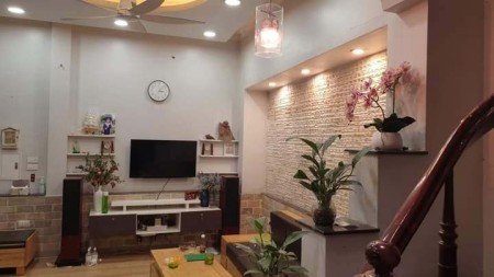Bán gấp nhà phố Nguyễn Khoái, quận Hai Bà Trưng