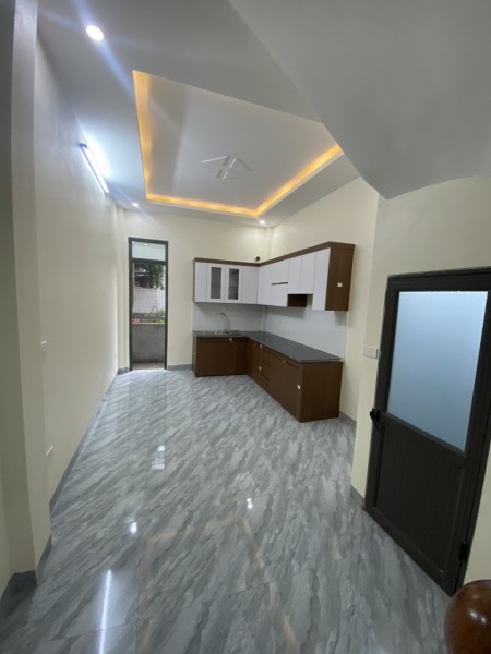 Bán gấp nhà dân 60m2, sân rộng, ôtô tải vào sân, tiện ích xung quanh đầy đủ, giá nhỉnh 2 tỷ