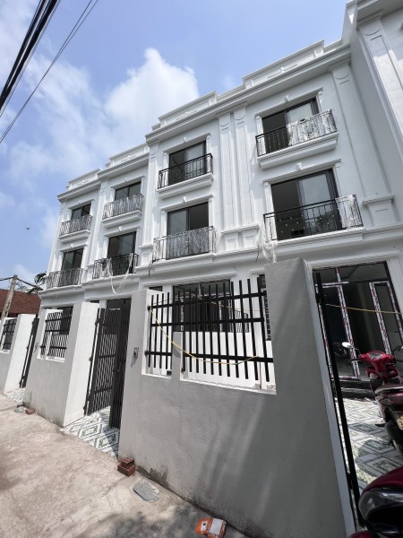 Siêu phẩm hot nhất gần ngay KĐT Đô Nghĩa. Ô tô tới cửa. 3 tầng giá 2,7 tỷ 68m2
