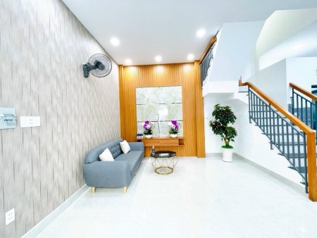 Gò Vấp, Thống Nhất, gần BV Hồng Đức, siêu thị, ngang 7m, 3 tầng BTCT 4PN, tặng nội thất, hơn 4 tỷ